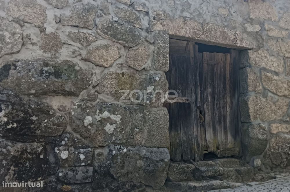Casa com designação de palheiro para venda em Fiolhoso - Murça.