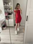 Czerwona dopasowana sukienka z chokerem boohoo