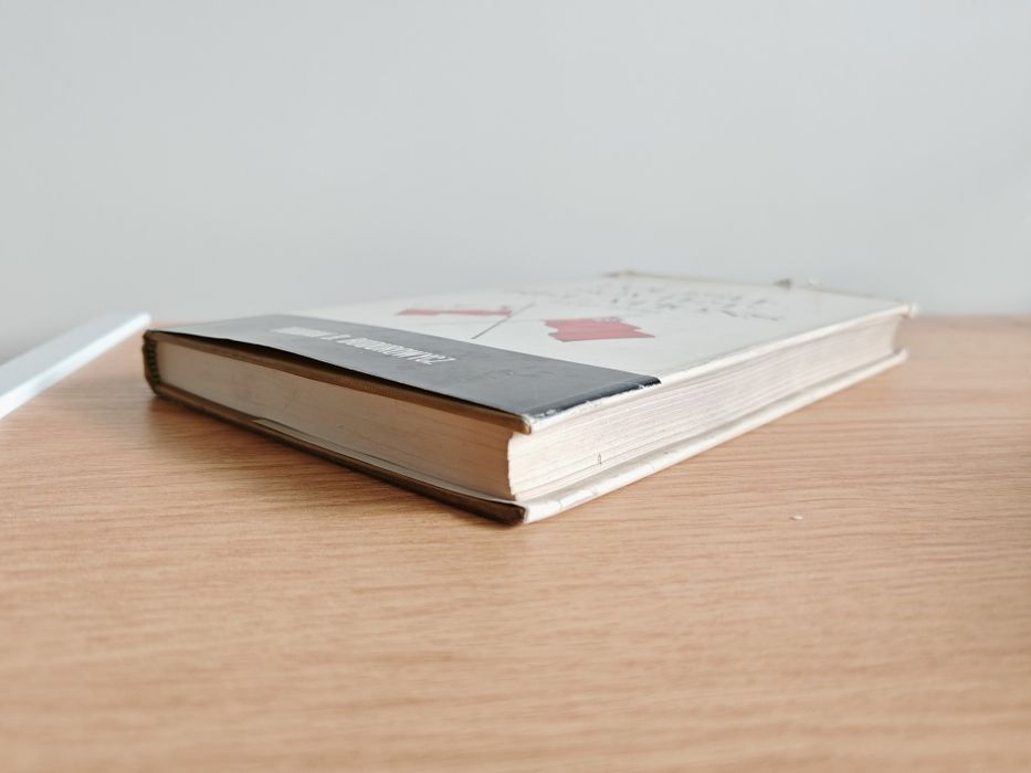 Ksiażka historyczna Polish-Soviet Relations 
Autor: Bohdan B.