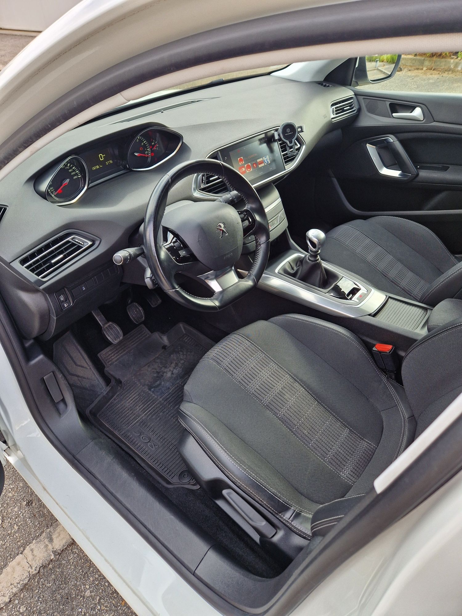 Peugeot 308 1.2 PureTech 130cv | 2018 | Económico e Fiável