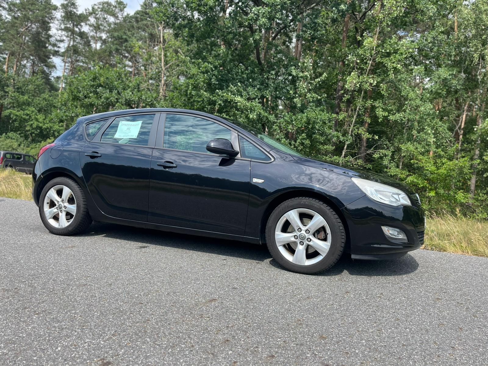 Opel astra j 1.7cdti 110km 2011r