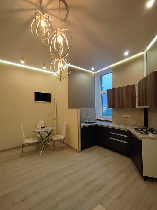 LS-19 Продаю 2-х кім. квартиру пр.Незалежності,1