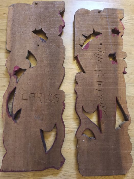 Estatuetas em madeira