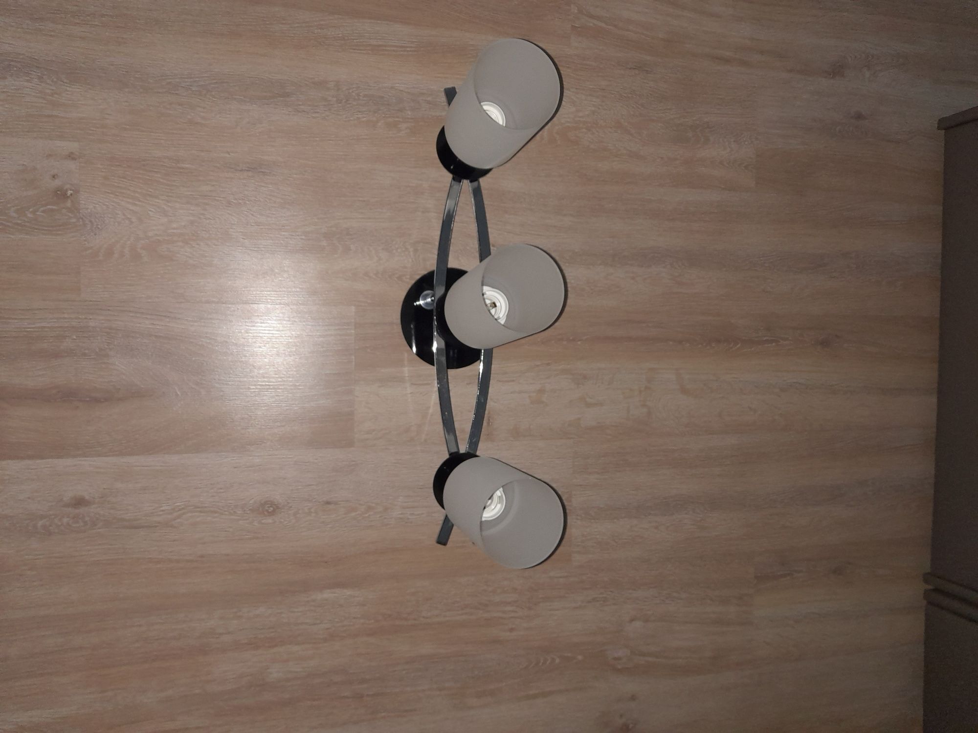 Lampa trzy punktowa
