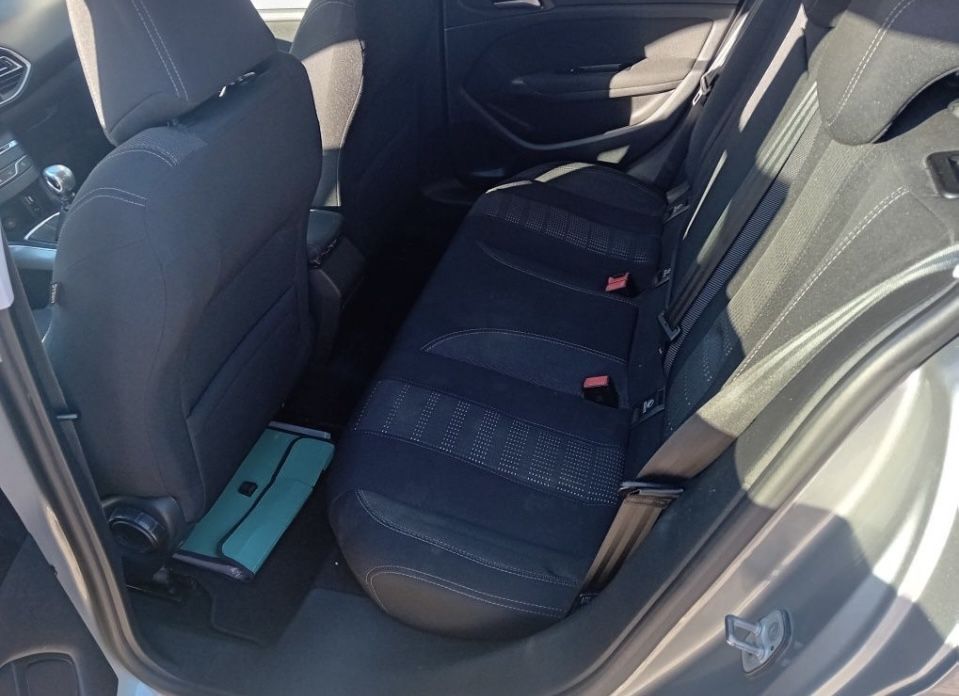 FIXO. Peugeot 308 1.6 BlueHdi  J17 Allure full Extras-