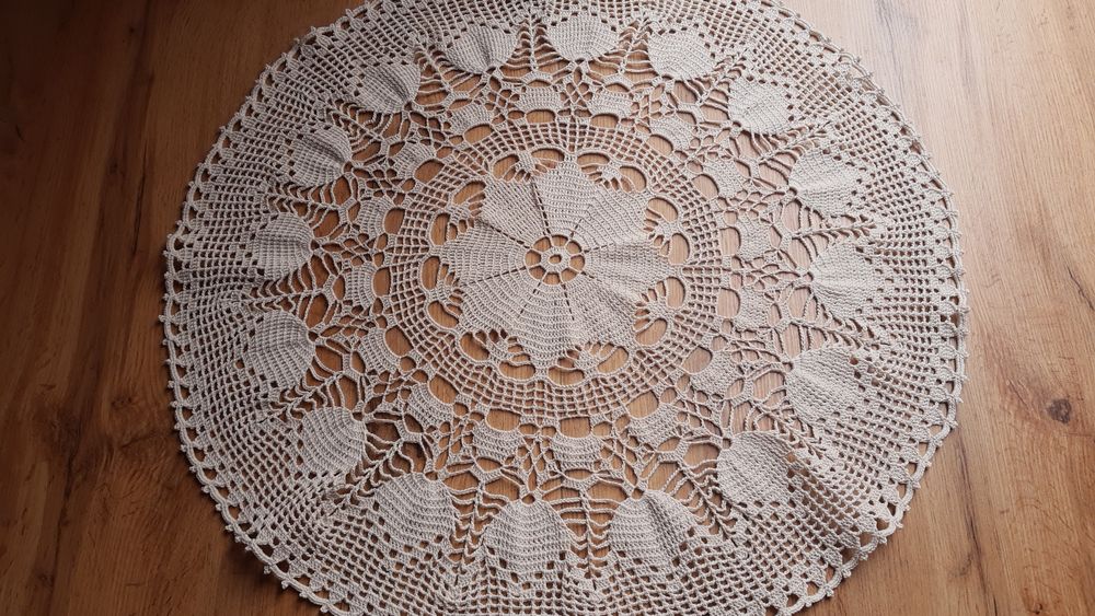 Serweta okrągła szydełkowa beżowa o śred.70 cm