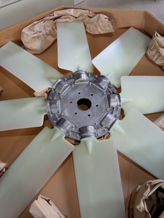 Крильчатка до промислових генераторів.Градирні до осьових вентиляторів