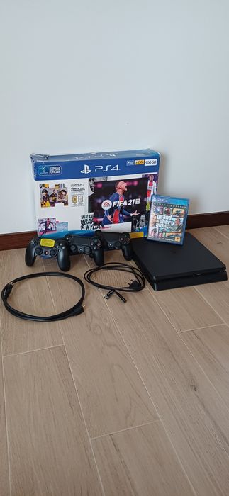 PS4 500GB com caixa original + 3 comandos + 1 jogo + cabos