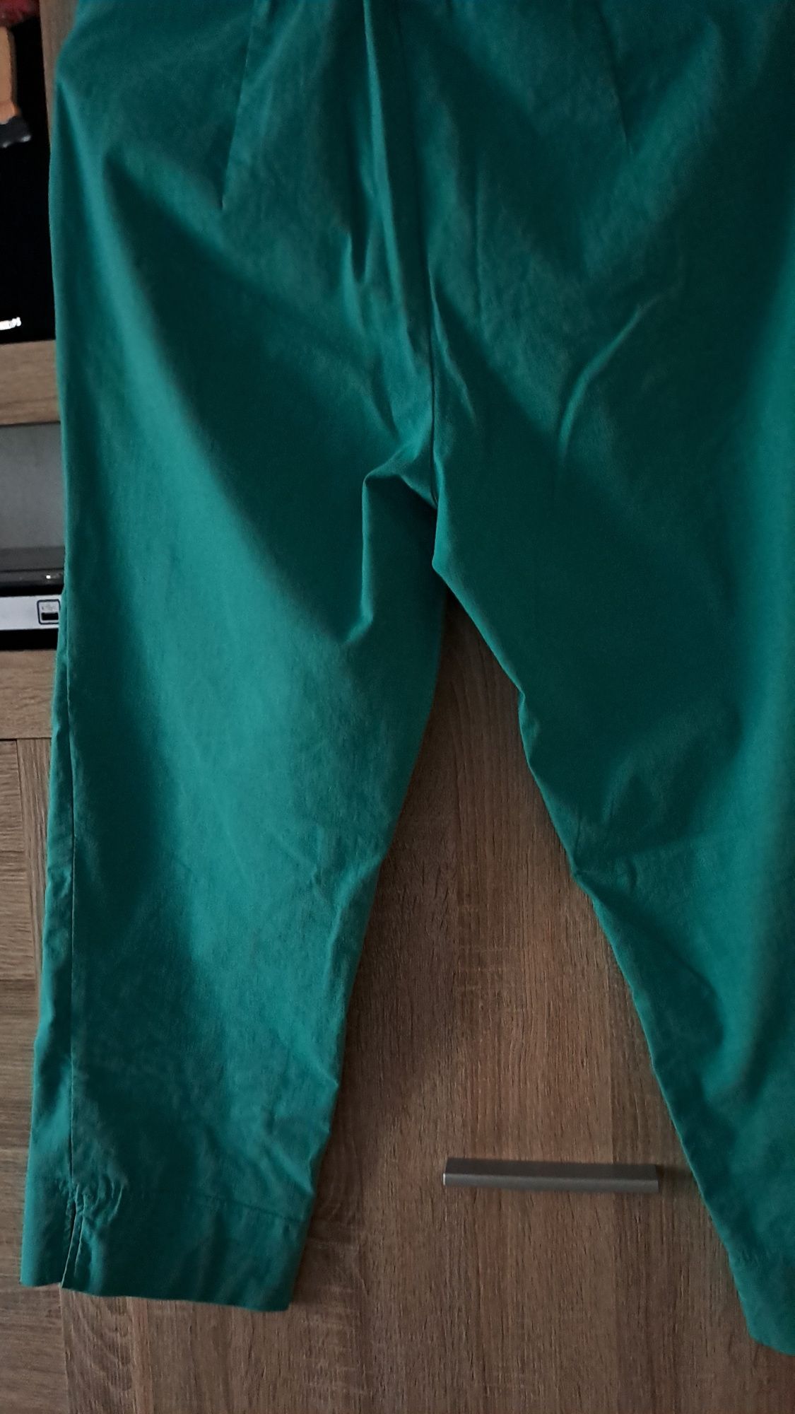 Zielone spodnie na lato