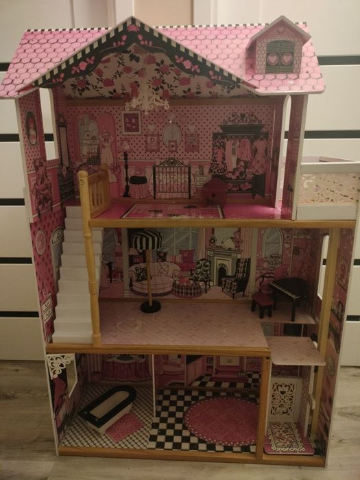 Domek dla lalek .