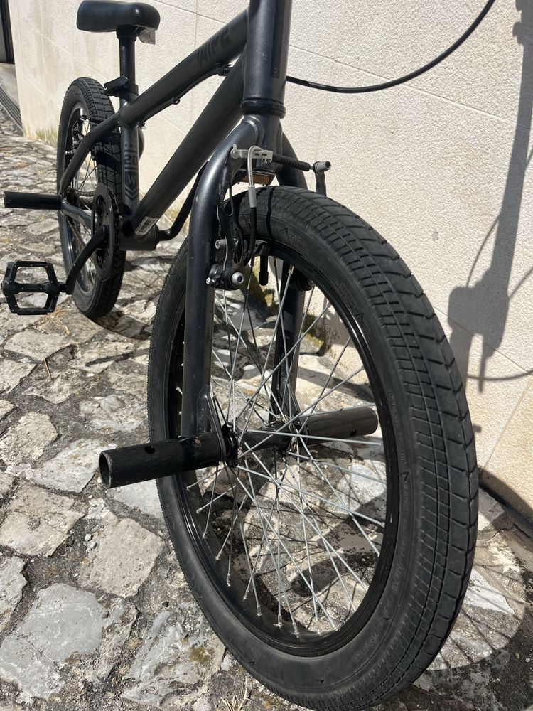 Bicicleta BMX aro 20 em ótimo estado