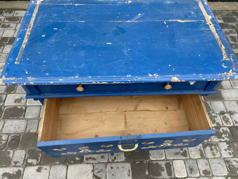 Bardzo stara drewniana komoda 4 szufladowa.