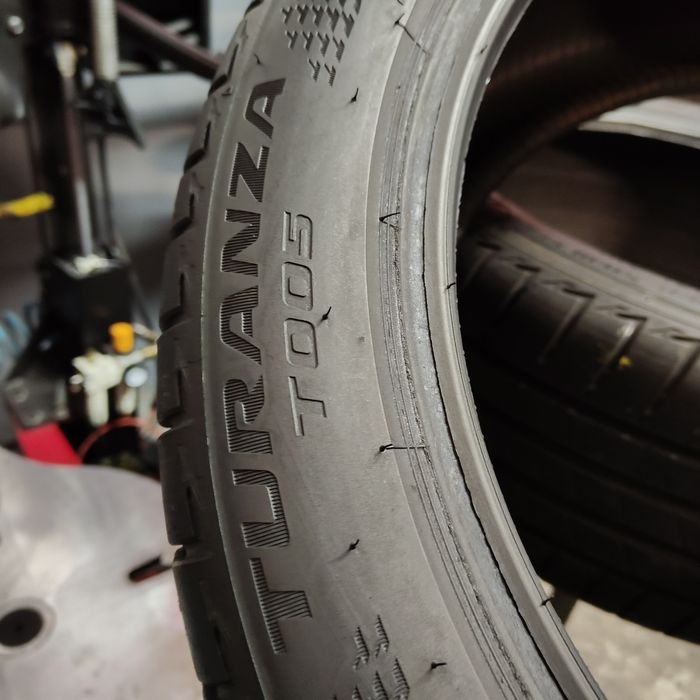 225/45/18 Sprzedam parę opon letnich Bridgestone