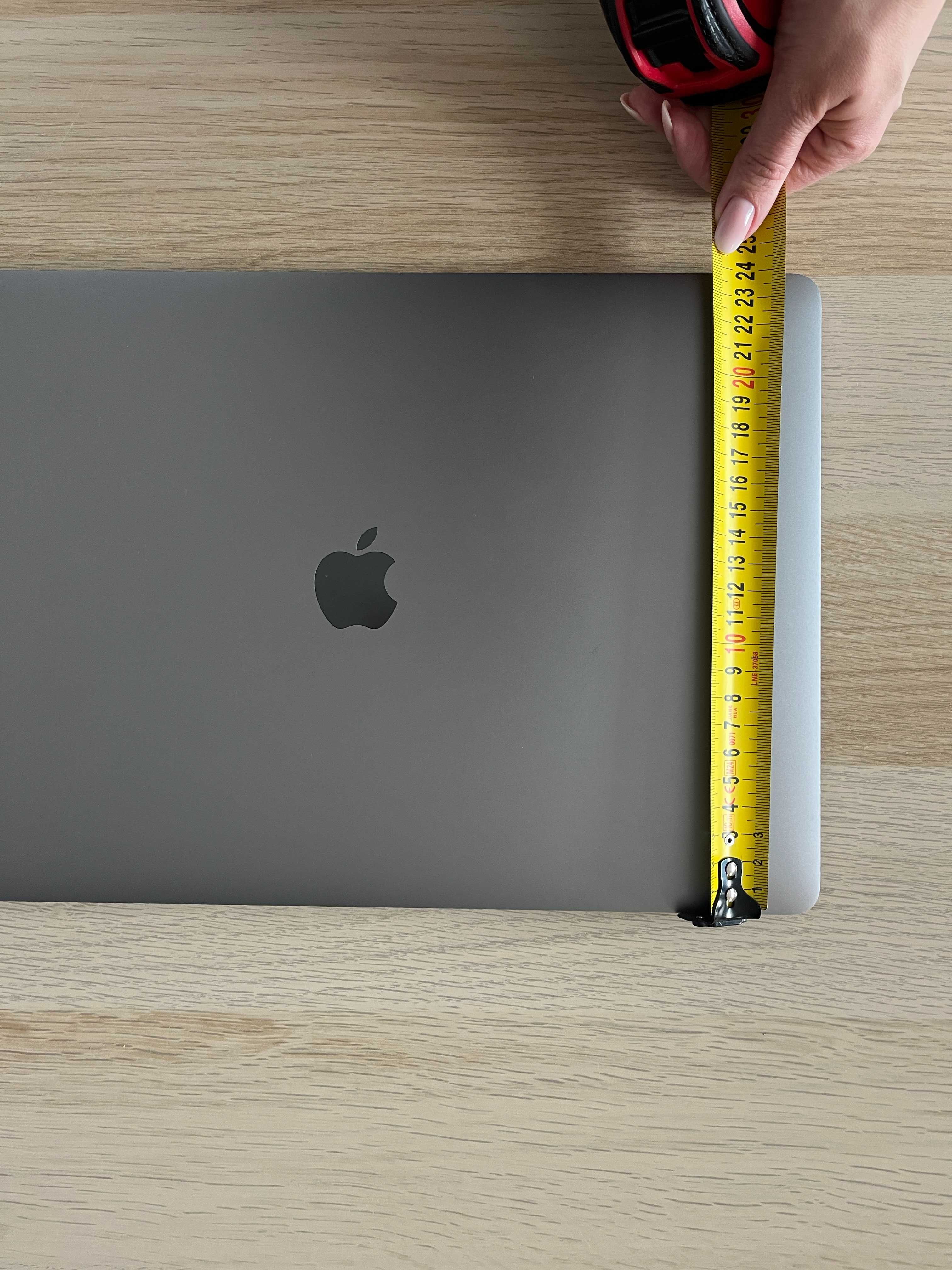 MacBook Pro 15" grudzień 2019 2,6 GHz 6-Core Intel Core i7 16 GB