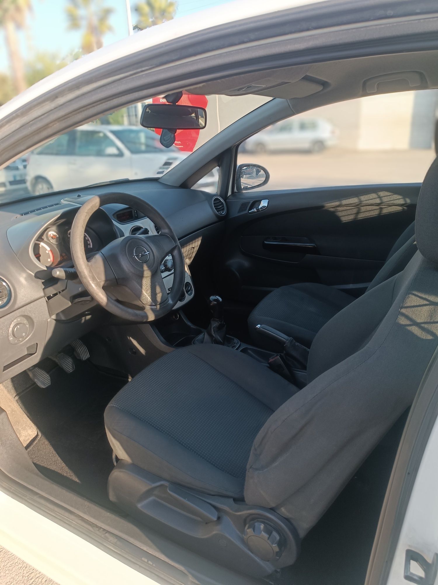 Corsa D comercial