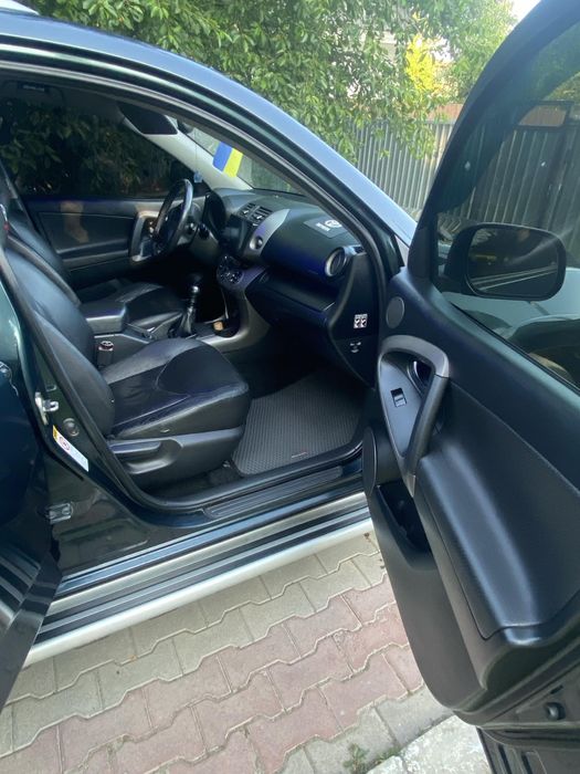 Toyota  RAV4 продам