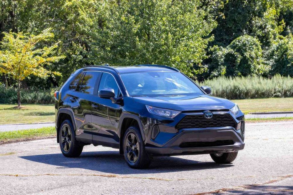 Toyota RAV4 Hybrid LE      2021