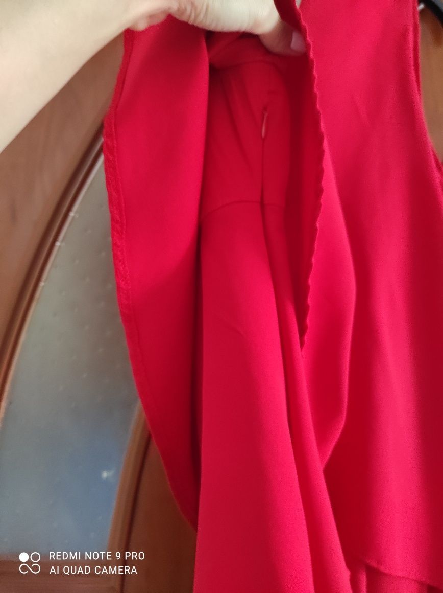 Czerwona sukienka krótka rozm M
