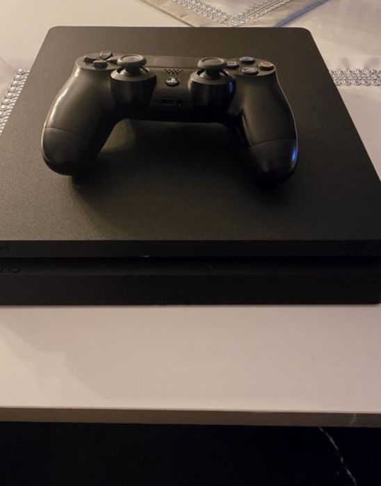 Playstation 4 1TB + okablowanie + kontroler