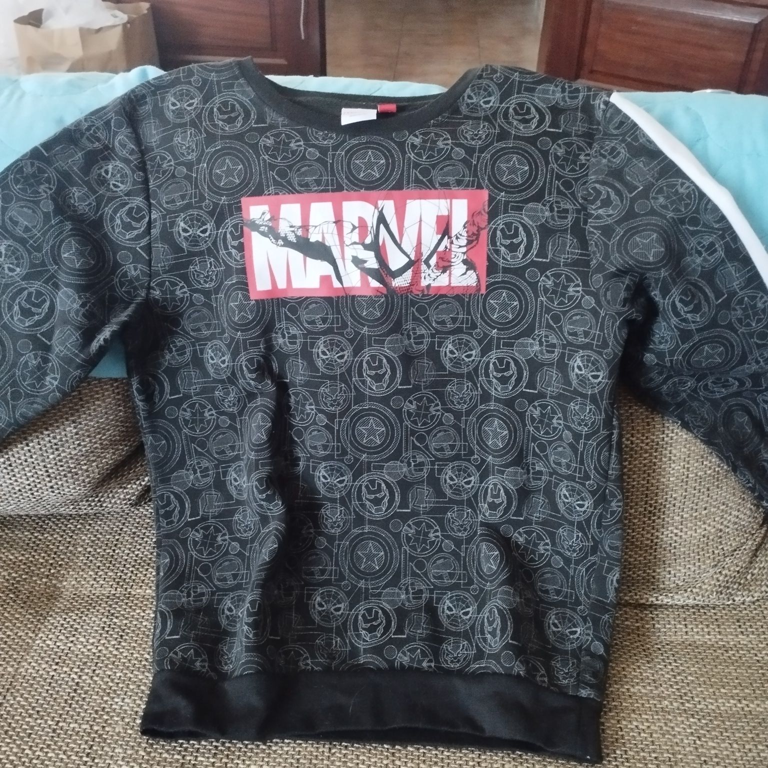 Roupa de rapaz em muito bom estado