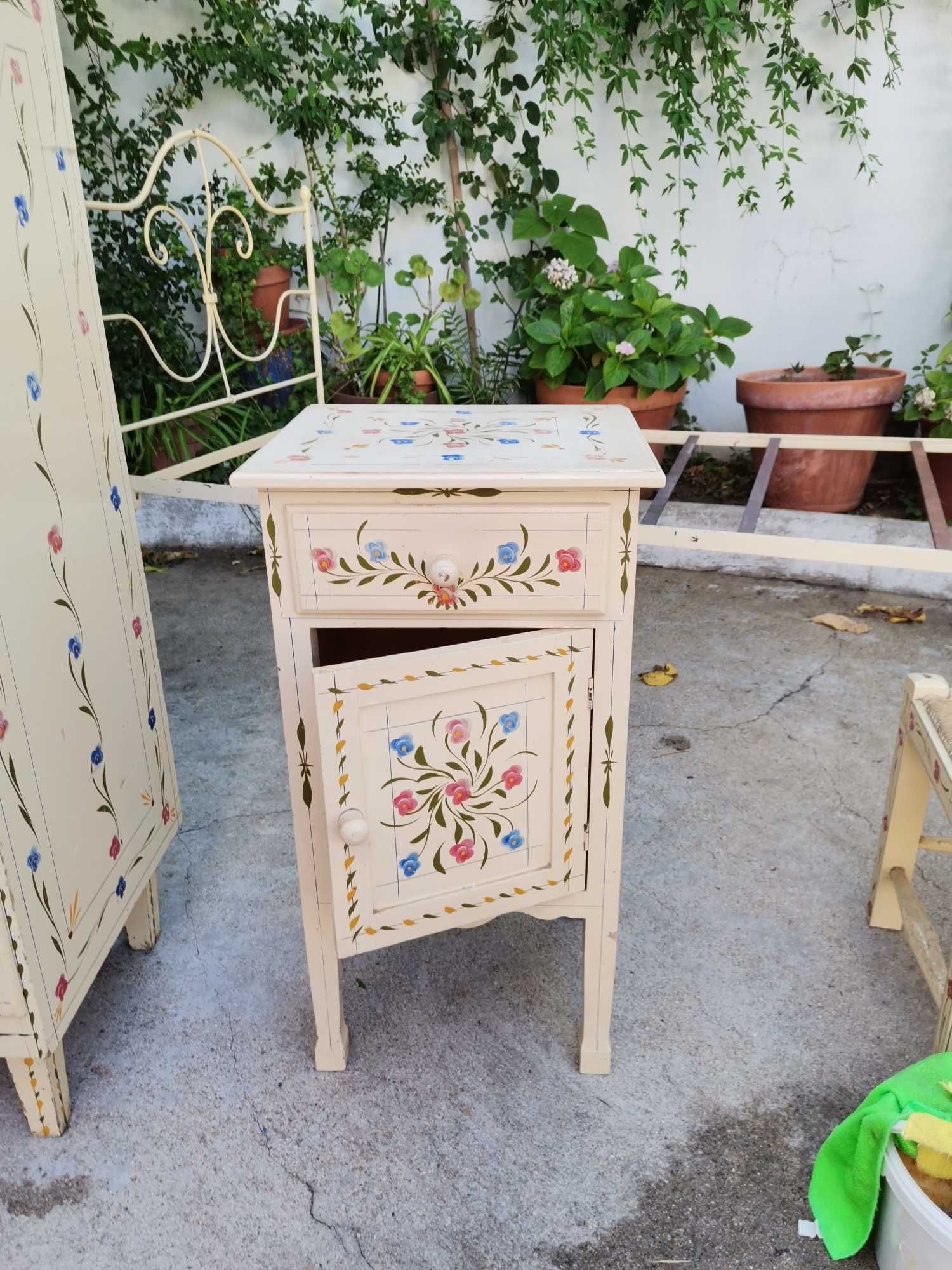 mobília de quarto de menina anos 60.Alentejo