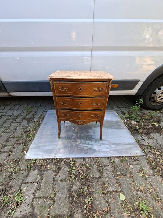 Komoda z epoki koniec XIX wieku początek XX wieku