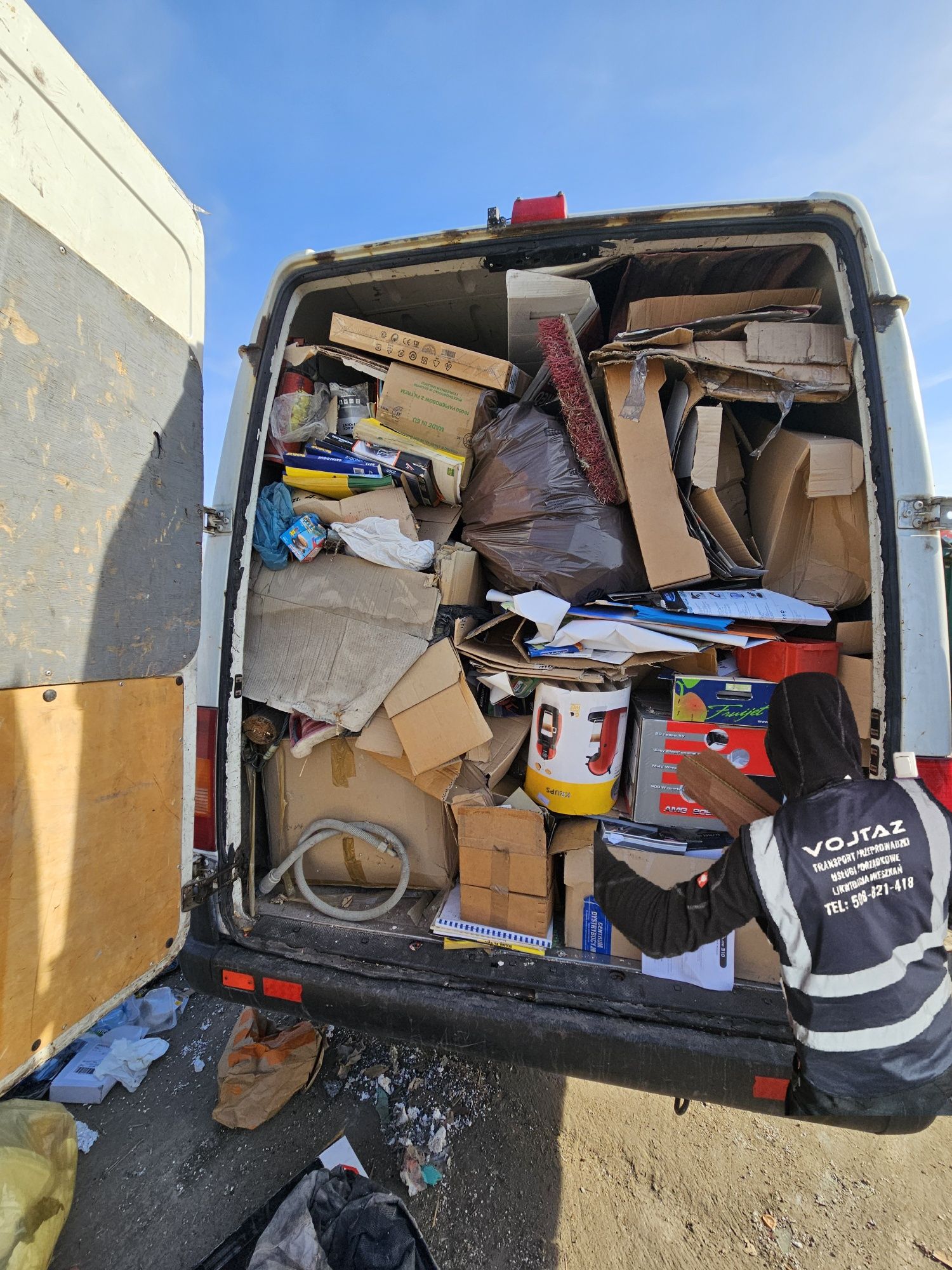 Czyszczenie Mieszkań Domów Strychów Piwnic Garaży Altan Utylizacja