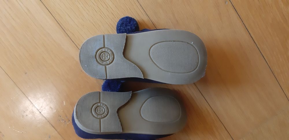 Bota  sapato de bebé, tamanho 22, em camurça (pele)