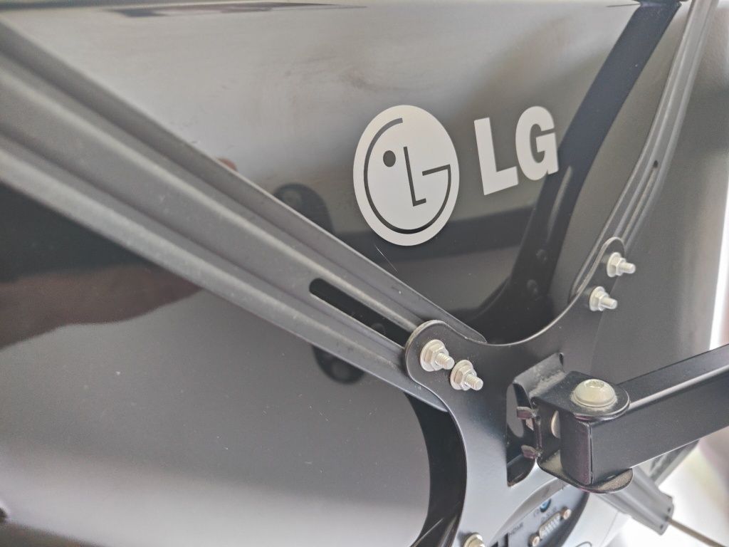 Monitor LG Flatron E2250v + soporte