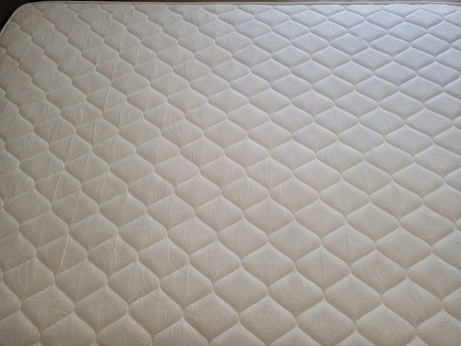 Colchão ortográfico em ótimo estado