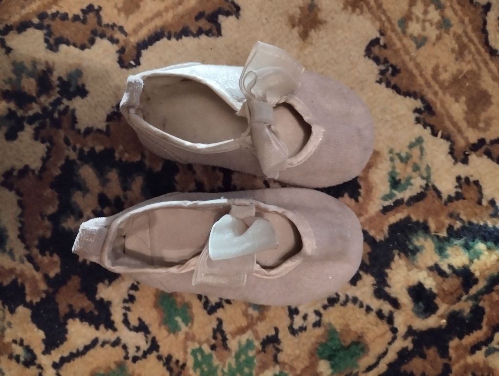 Детская обувь на девочку размери босоніжки 20 , балетки 18-19,