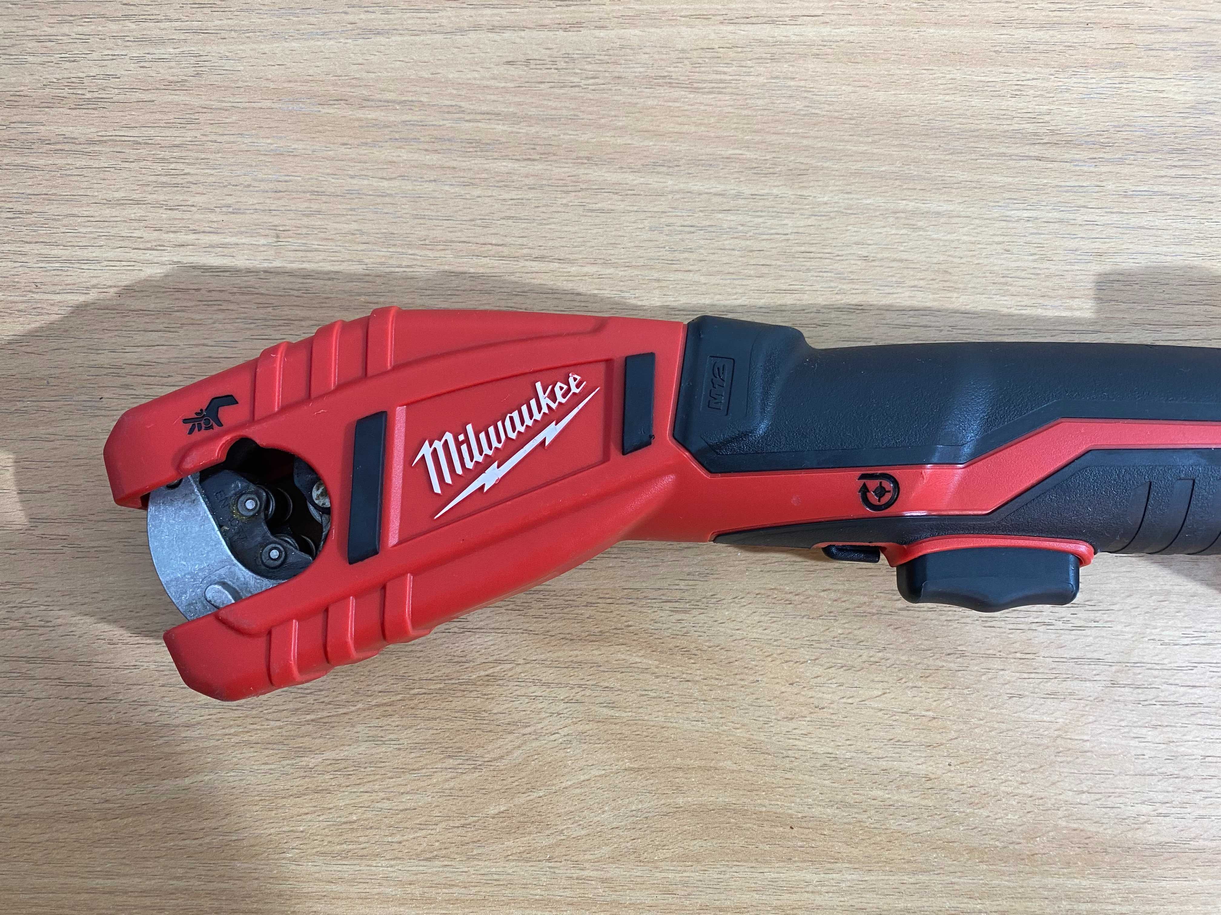 MILWAUKEE C12 PC + M12 6.0Ah obcinak do rur miedzianych 2022 ideał