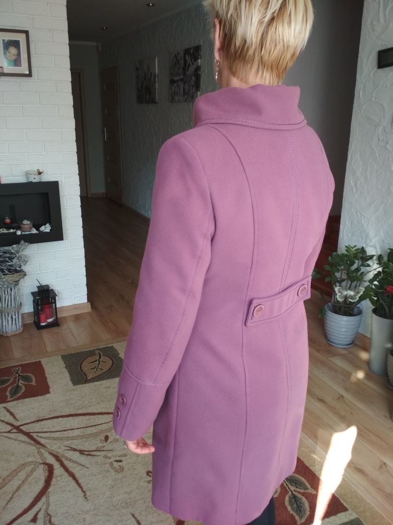 Płaszcz zimowy w ślicznym kolorze r. 44