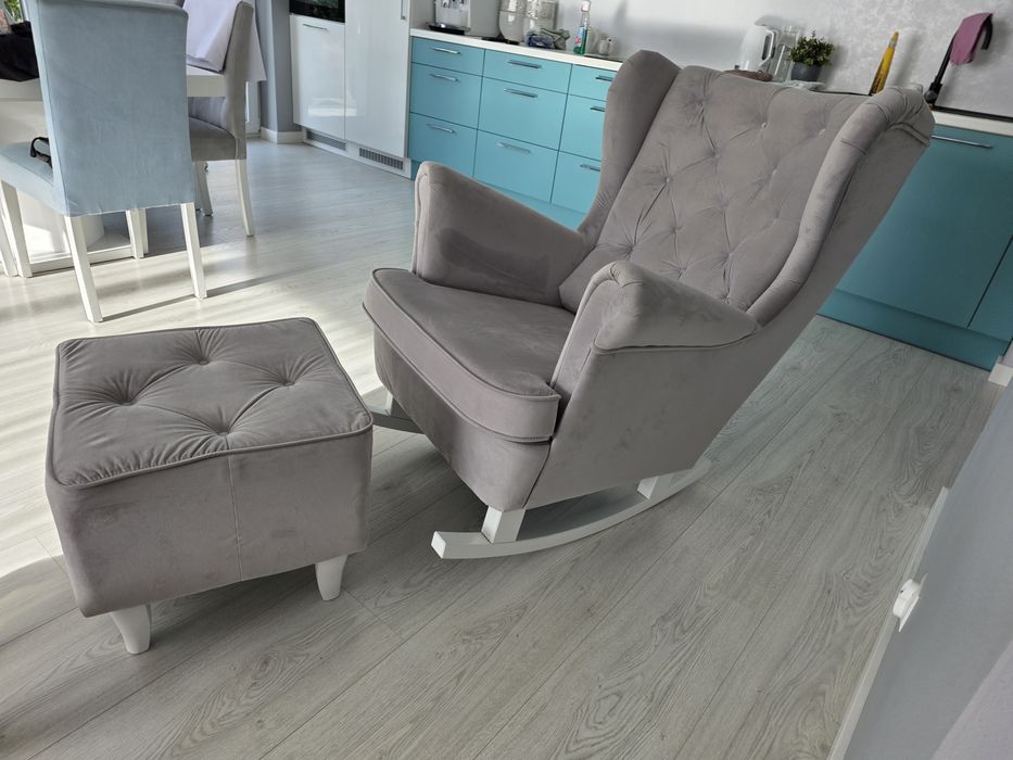 Fotel bujany uszak z podnóżkiem szary  j. Nowy