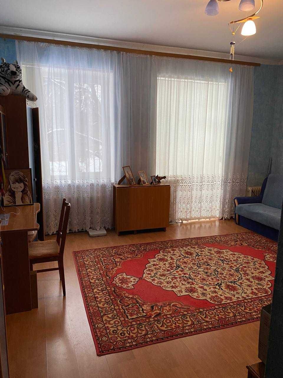 Квартира 3-кімнатна, вул. Депутатська, центр міста Шостка
