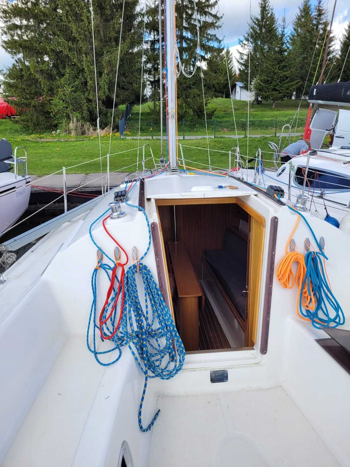 Czarter wynajem jacht żaglowy żaglówka Maxus 28 - port Ryn Mazury