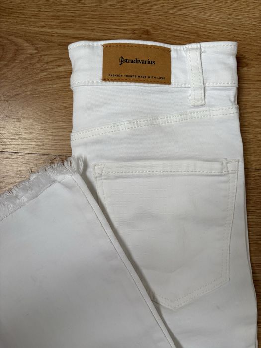 Calças flare brancas Stradivarius