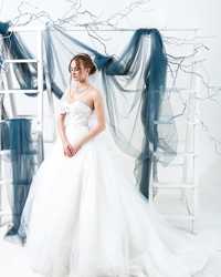 Свадебое платье 2022-2023 крутое белоснежное с шлейфом