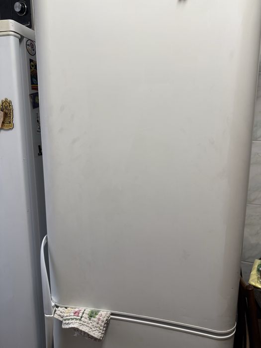 Холодильник Індезіт Б/в не працює двигун