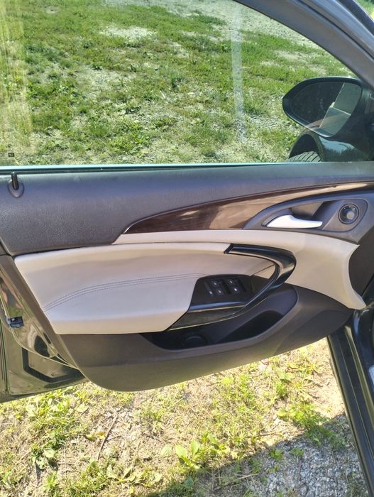 Автомобіль в хорошому стані, обслуговувався вчасно.