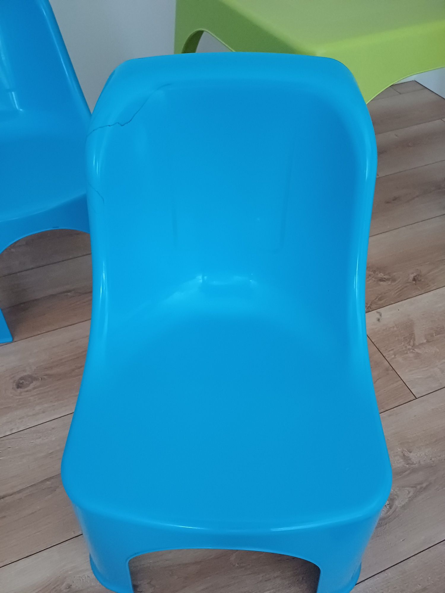 Stolik dziecięcy + krzesełka