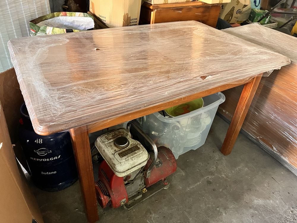 Mesa e aparador de cozinha