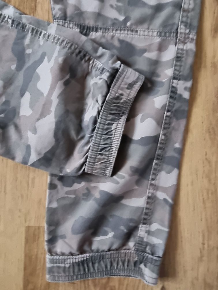 Spodnie joggery moro