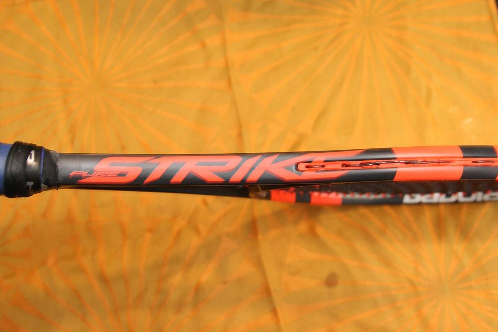 Babolat Pure Strike. вес 305. баланс 320. голова 98. ручка 3.