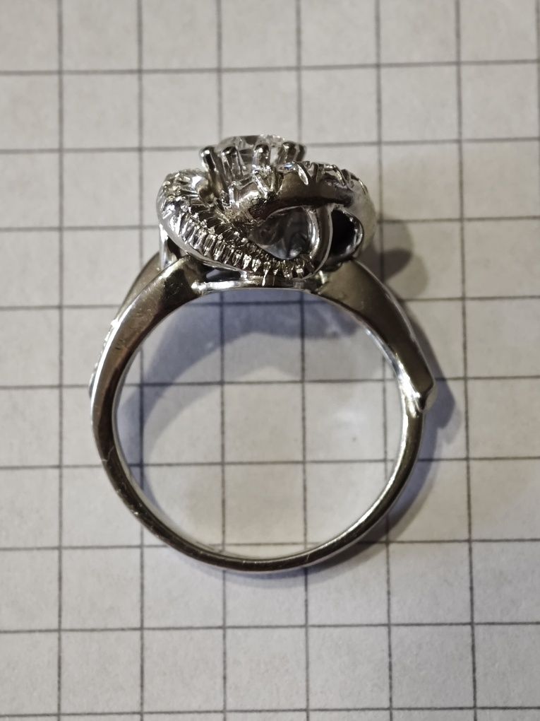 Золота каблучка, з діамантами 0.54ct, 750 проба.