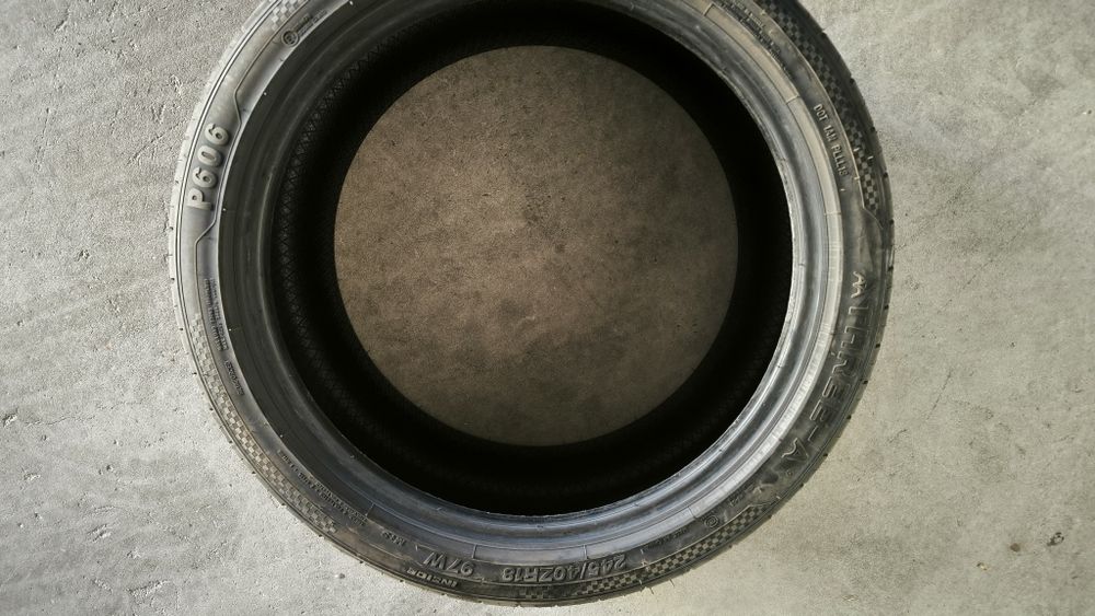 Pneus NOVOS 245/40/18
