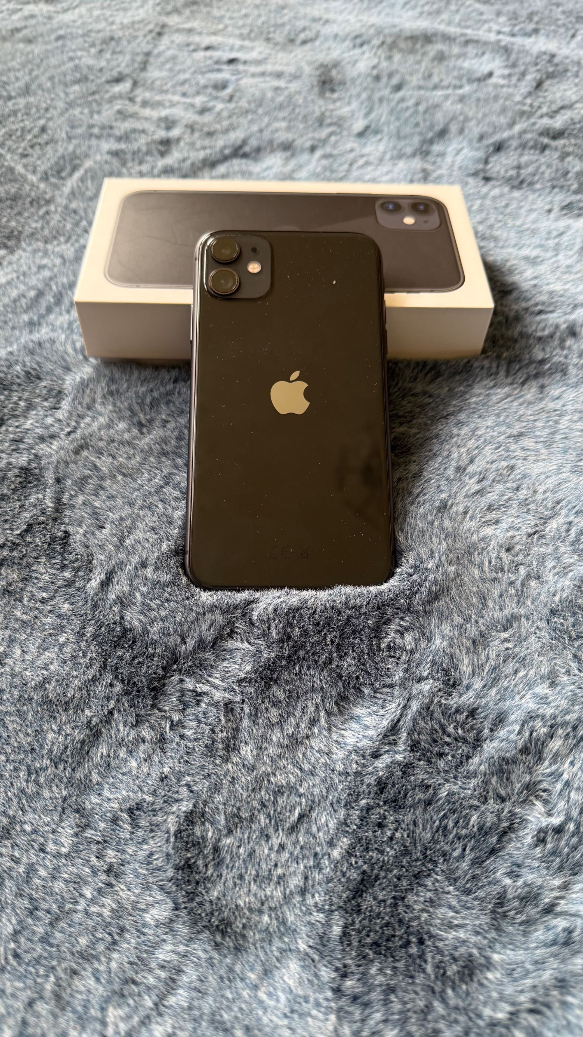 IPhone 11, 64 GB + etui
