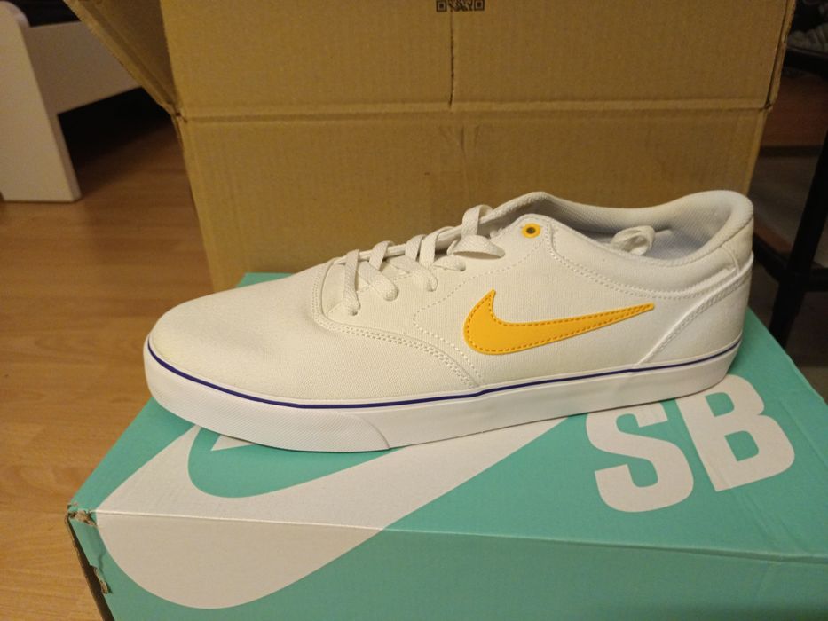 Adidasy Trampki Snakersy Nike SB Chron 2  białe pomarańczowe logo