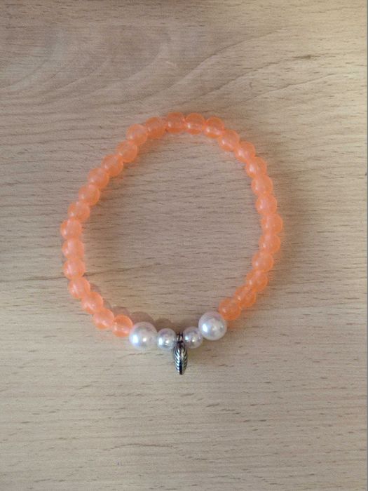 bransoletka dla dziewczynki z koralików.