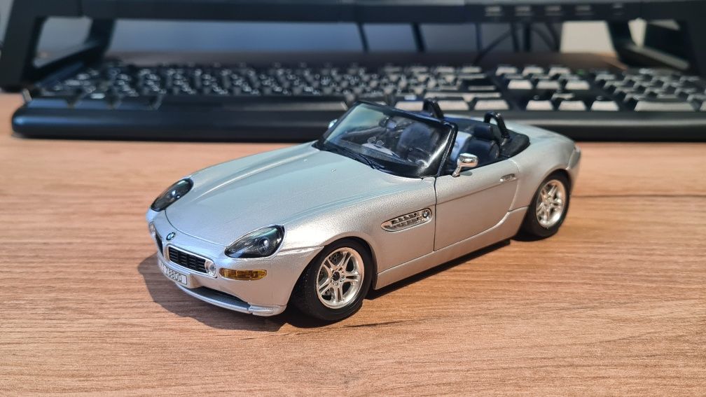 Bburago BMW Z8 1:24